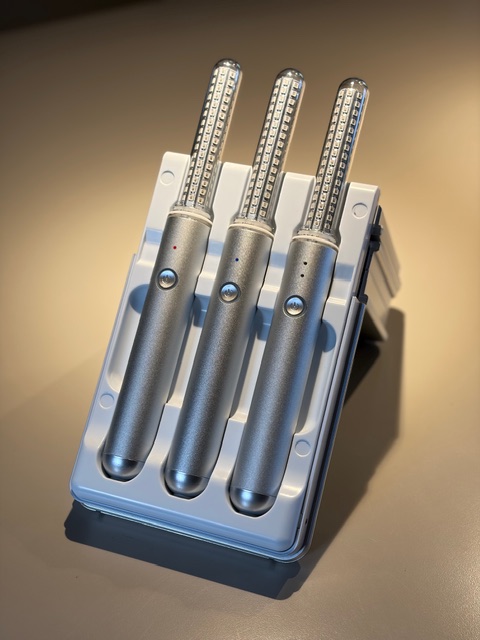 Dispositif de photobiomodulation LED du cabinet, sondes posées sur leur socle